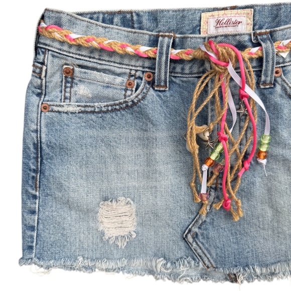 Hollister Dresses & Skirts - Rare Hollister Y2K Jean Skirt w Beach Barbie PINK Raffia Belt ⭐️⭐️⭐️⭐️⭐️